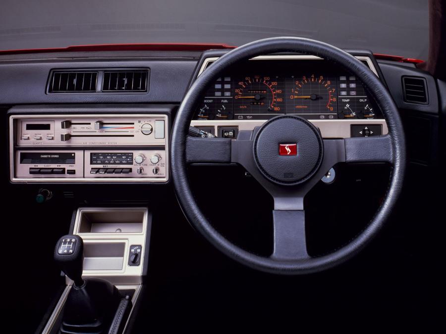 Торпедо Nissan Skyline 2000 Turbo RS-X Hardtop (KDR30XFT) 1983 года  (фото 11 из 23)